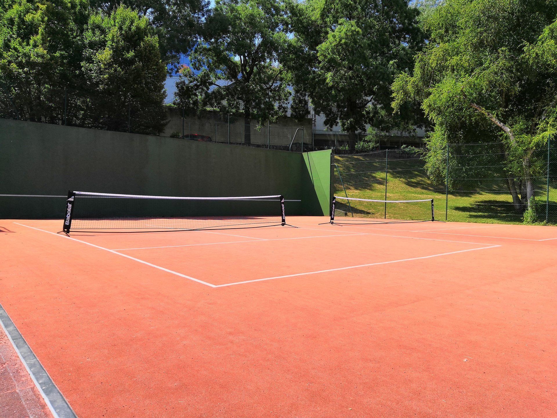 Un des courts du club
